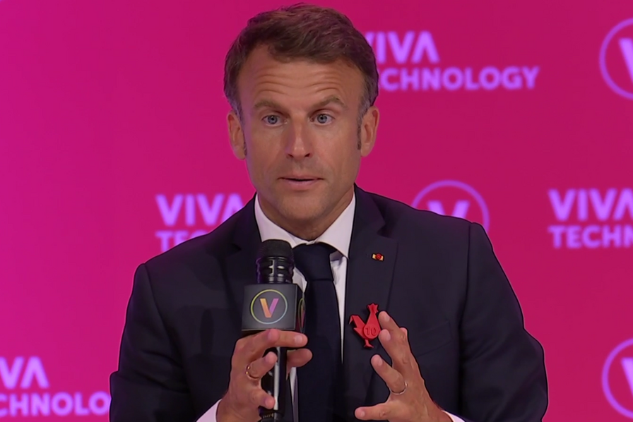 Le président Emmanuel Macron a annoncé un programme d'investissements publics de 400 millions d'euros pour la recherche et la formation en intelligence artificielle, le mardi 21 mai, lors de l'avant-première du salon Vivatech.