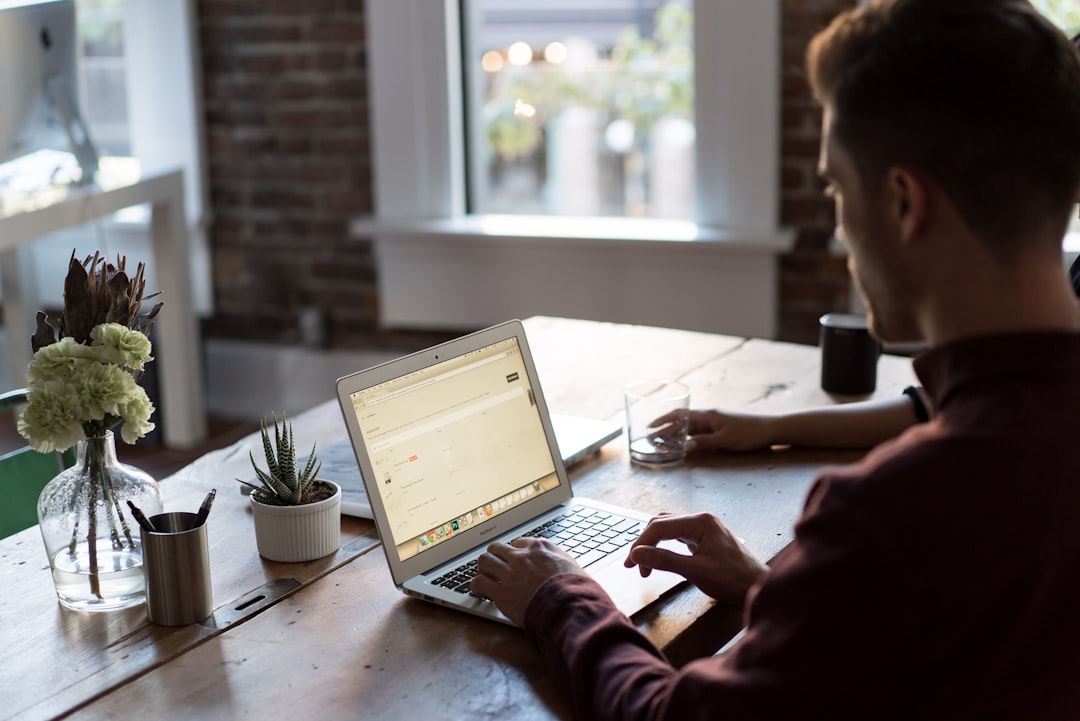 Scrum Master en formation avec tableau agile