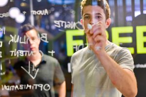 Growth hacking e-learning pour carrière digitale.